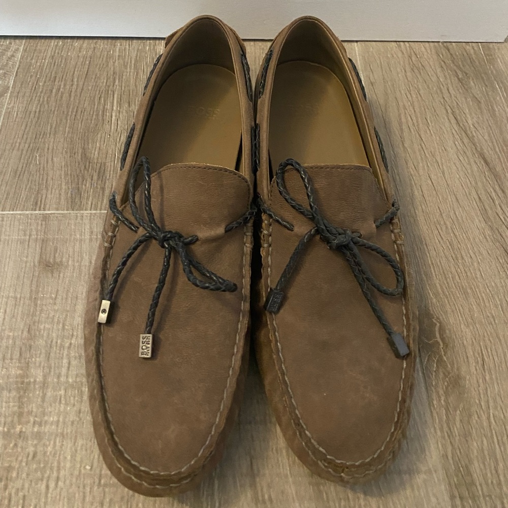 Hugo Boss 9.5 brown loafers